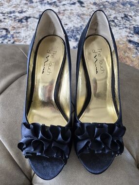 Touch of Nina Size 8 Royal Blue Satin Peep-Toe Pumps w/Ruffle